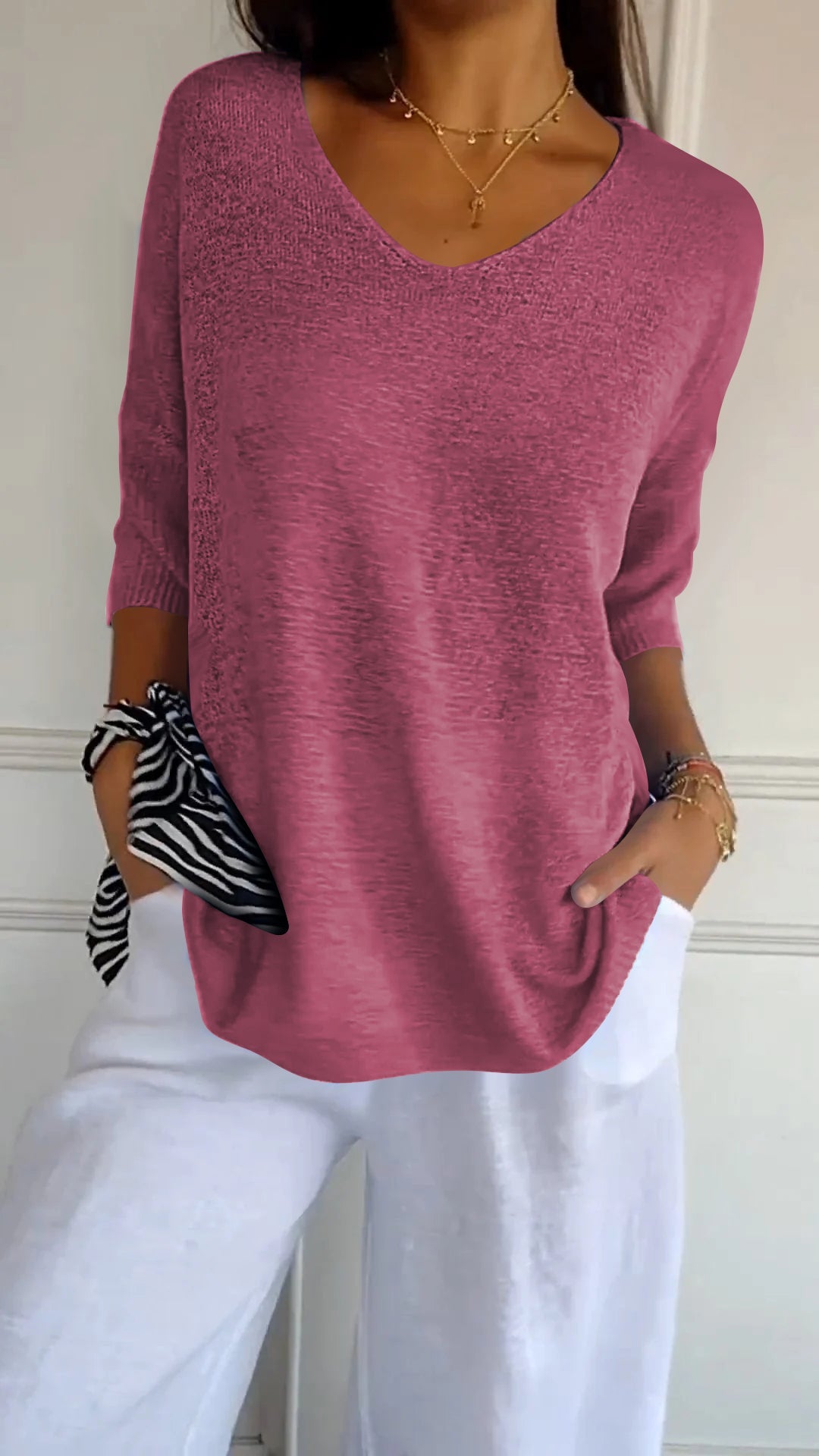 Vera™ Plain knitted top with V-neckline